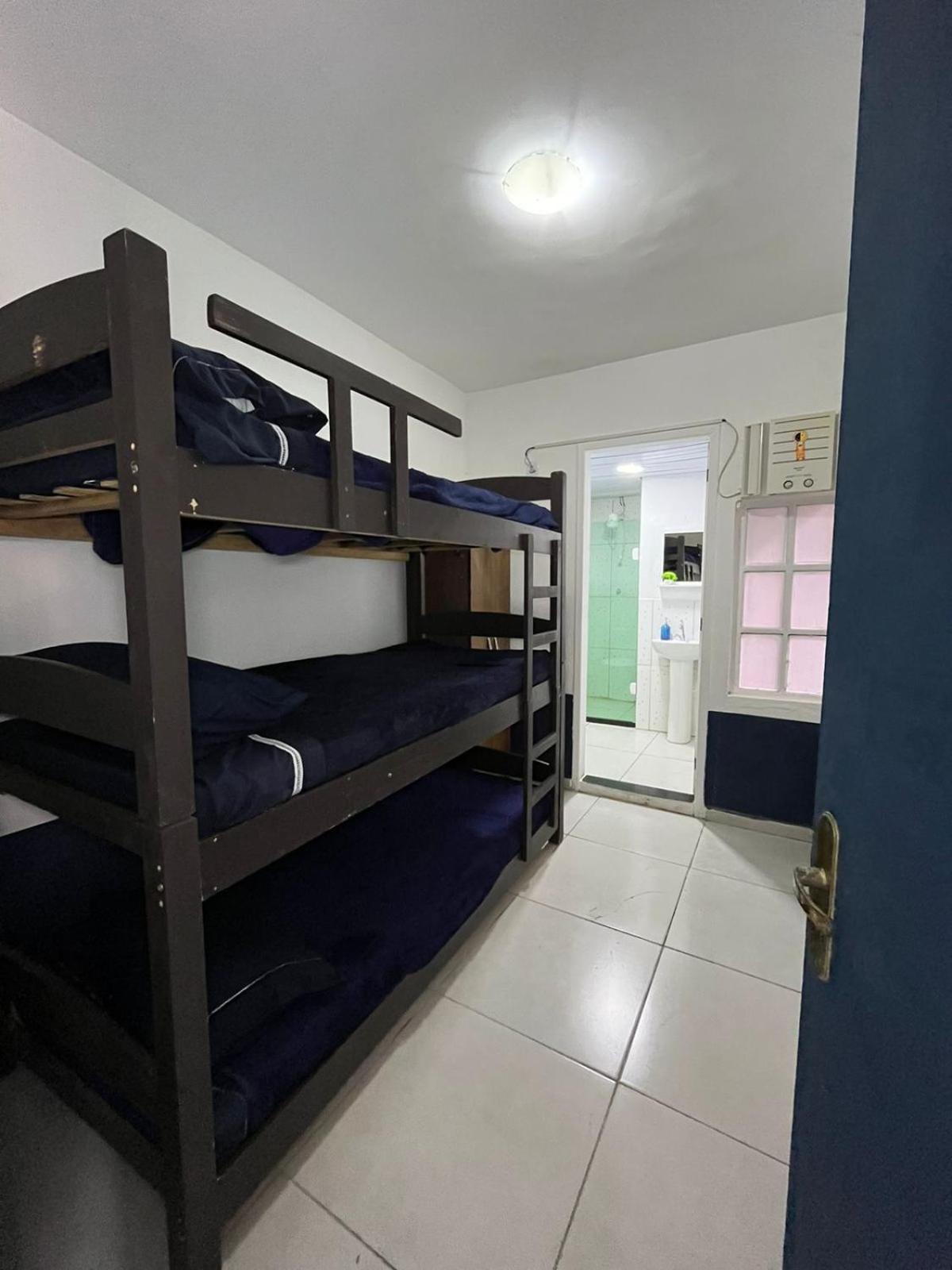 Quarto Triplo com Banheiro Privativo